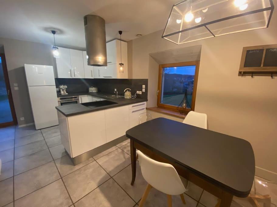 Logement Dans Maison + Exterieur Orchamps-Vennes Luaran gambar